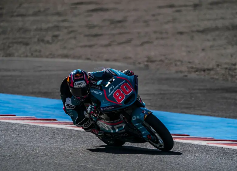 El motociclista colombo-español David Alonso corre su primera temporada en el Moto 2. Apenas tiene 19 años. FOTO: TOMADA DEL X DE @AsparTeam