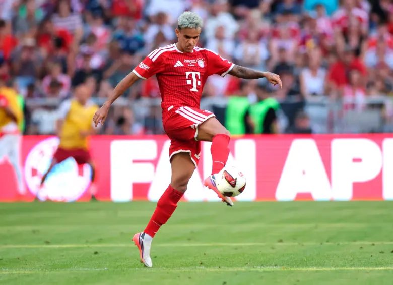 Luis Díaz buscará su segunda Supercopa de Alemania. En la temporada pasada, el colombiano debutó con los bávaros de forma oficial en la edición de 2025 ante Stuttgart donde marcó un gol. FOTO GETTY 