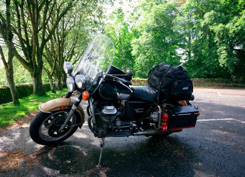 Esta es la foto que usó en este viaje el actor Ewan McGregor, una Moto Guzzi 850 El dorado de 1974. FOTO Cortesía Apple TV+