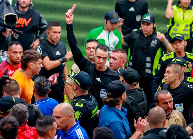 Wilmar Roldán alcanzó un registro de amarillas que no había alcanzado hace más de 10 años. Foto: Manuel Saldarriaga. 