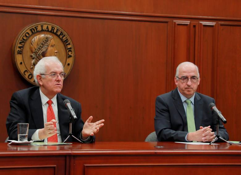 El ministro de Hacienda, José Antonio Ocampo (izq.), y el gerente del Emisor, Leonardo Villar encabezaron la junta del Banco de la República del 29 de septiembre. FOTO cortesía