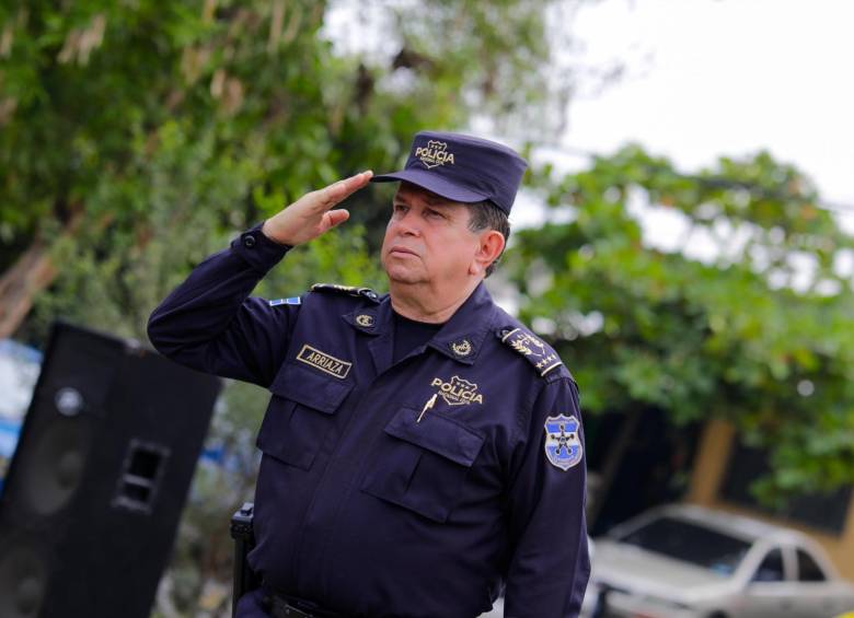 El presidente Nayib Bukele anunció la apertura de una investigación tras el accidente aéreo donde murió el director de la policía salvadoreña y líder de la “guerra” contra las pandillas, Mauricio Arriaza. FOTO: TOMADA DE X Policía Nacional Civil de El Salvador (@PNCSV)