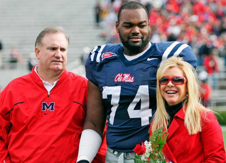 Sean Tuohy, Michael Oher y Leigh Anne Tuohy. FOTO FACEBOOK Michael Oher