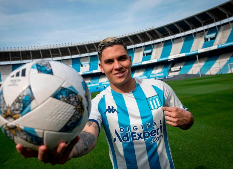 Juan Fernando Quintero tiene 30 años y es recordado por marcarle un gol a Boca Juniors, cuando jugaba en River Plate, en la final de la Copa Libertadores de 2018 que se jugó en Madrid, España. FOTO: TOMADA DEL TWITTER DE @RacingClub