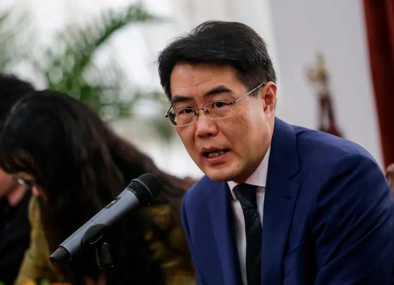 El embajador de China en Colombia Zhu Jingyang reforzó la idea de que la adhesión de Colombia en la Ruta de la Seda traerá muchos beneficios. FOTO: Colprensa