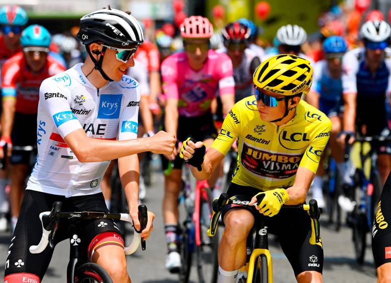 Jonas Vingegaard y Tadej Pogacar, rivales y amigos en el actual Tour de Francia. El gesto de juego limpio del danés con el esloveno, tras una caída, causó admiración y respeto. FOTO GETTY