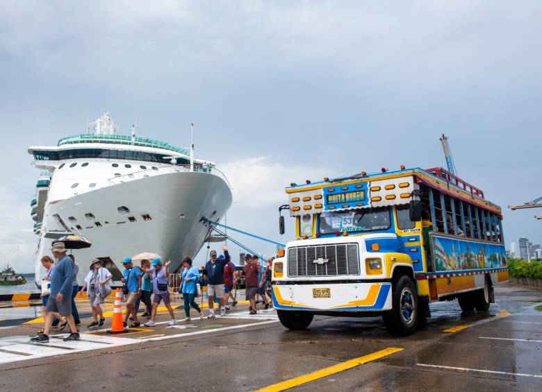 Brilliance of the Seas de Royal Caribbean fue el primer crucero de la temporada 2024-2025 que llegó a Cartagena. FOTO cortesía Héctor Rico