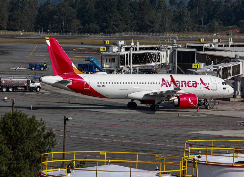 Avianca alertó sobre personas ajenas a la compañía que están contactando a pasajeros para exigirles pagos. FOTO Manuel Saldarriaga