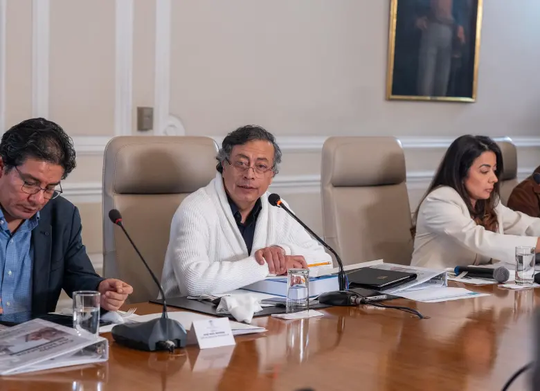 El presidente Gustavo Petro lideró el consejo de ministros en el cual se refirió a temas relacionados con las Fuerzas Militares, incluyendo la modernización de sus capacidades y detalles sobre el accidente aéreo en Puerto Leguízamo (Putumayo). Foto: Presidencia