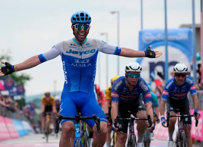 Michael Matthews, de 32 años de edad, logró su victoria 40 como profesional. FOTO TWITTER GIRO DE ITALIA