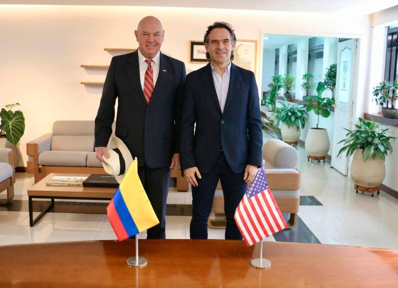 John McNamara y el alcalde Federico Gutiérrez, intercambiaron mensajes afectuosos. FOTO: CORTESÍA ALCALDÍA
