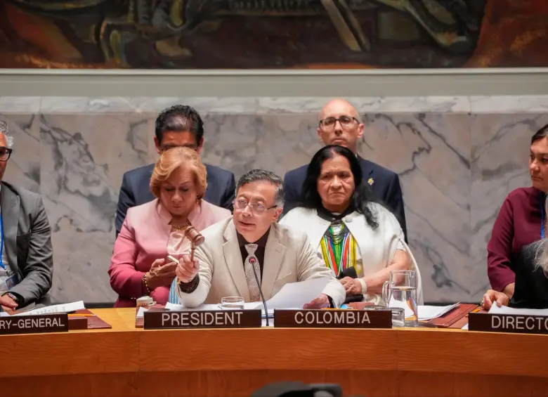 Gustavo Petro liderando la reunión del Consejo de Seguridad, junto a la canciller Rosa Villavicencio y la embajadora ante la ONU, Leonor Zalabata. FOTO: CORTESÍA DE PRESIDENCIA.
