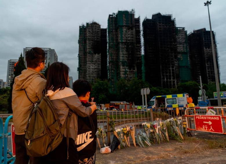 De las 146 víctimas, 54 siguen sin identificar. “No podemos descartar que haya más personas fallecidas”, declaró Tsang Shuk-yin. FOTO: AFP