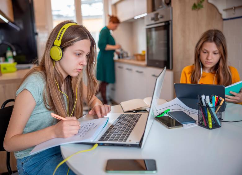 La educación en casa crece en Colombia, pero la UNESCO advierte que requiere regulación para garantizar calidad, seguridad y socialización. FOTO Getty