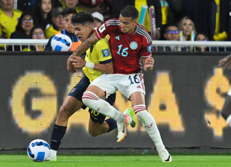 El antioqueño Kevin Castaño volvió a mostrar buen nivel con la Selección de Colombia. Hace una destaca dupla con Mateus Uribe. FOTO getty 
