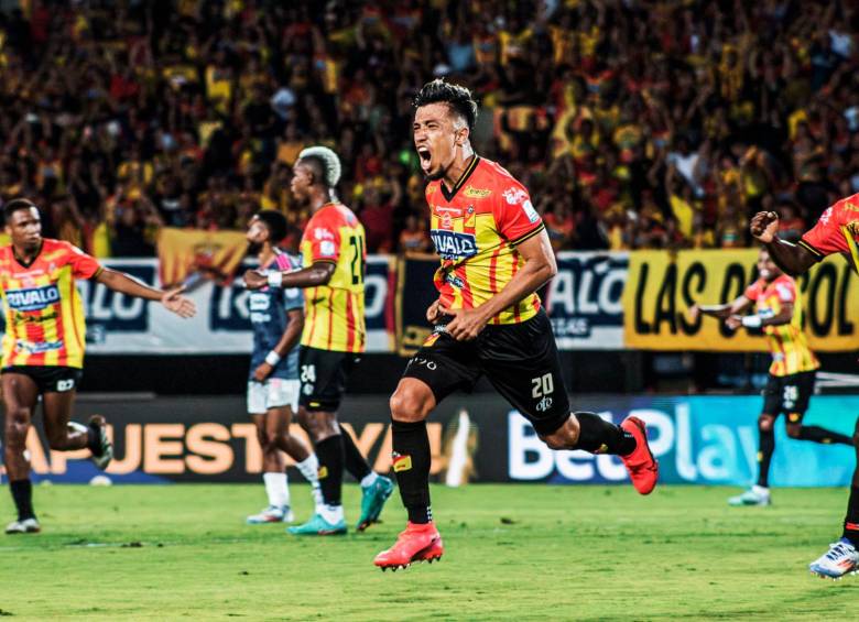 La última vez que el futbolista pereirano Fernando Uribe anotó gol como profesional fue el 3 de junio del 2023 con Millonarios. Lo marcó en un duelo contra el América de Cali. FOTO: TOMADA DEL X DE @DeporPereiraFC