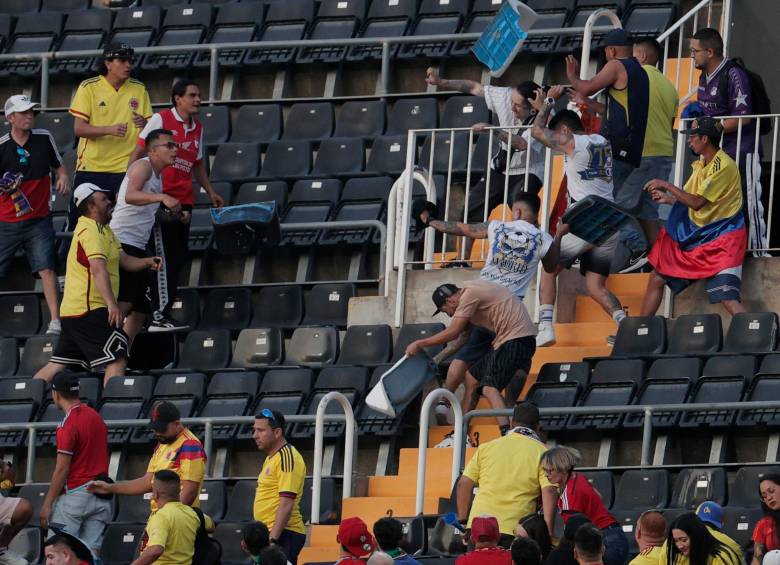 Hinchas de la Selección Colombia se pelearon durante el amistoso ante Irán, el 16 de junio de 2023. FOTO Tomada de ‘X’: @levante_emv