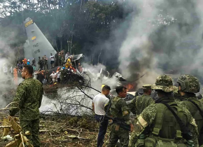 Los cuerpos de las víctimas del accidente del Hércules fueron trasladados a Bogotá para su identificación y entrega a las familias. FOTO: AFP. 