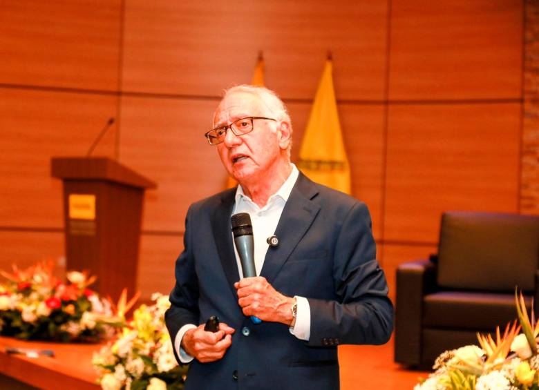 El ministro de Salud, Guillermo Jaramillo, dijo sobre el incremento de la UPC que “habrá que mirar si Papá Noel está pobre”. FOTO CORTESÍA MINSALUD