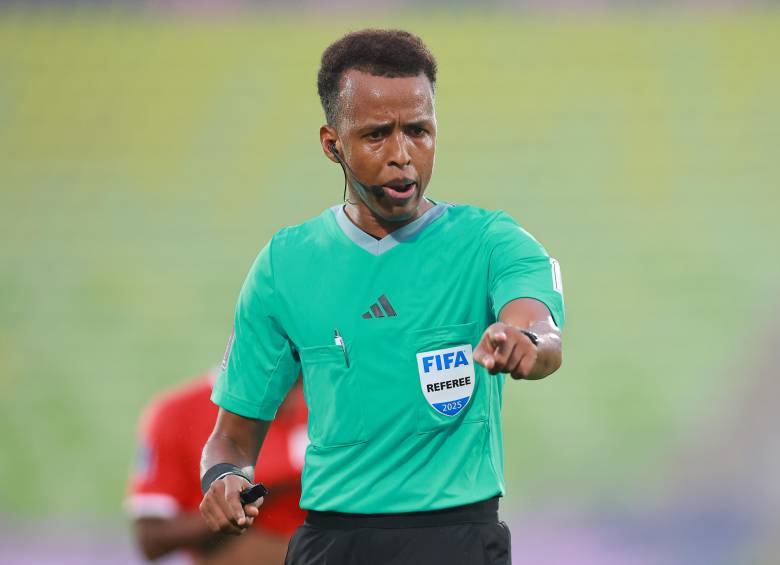 Omar Artan fue reconocido en el 2025 como el mejor árbitro de África. Foto: Getty Images