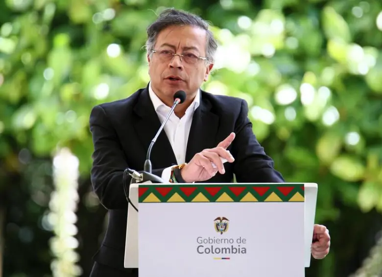 Según expertos, Gustavo Petro suele trinar más en la madrugada. Sus mensajes no son inocuos, tienen consecuencias políticas y diplomáticas. FOTO: COLPRENSA