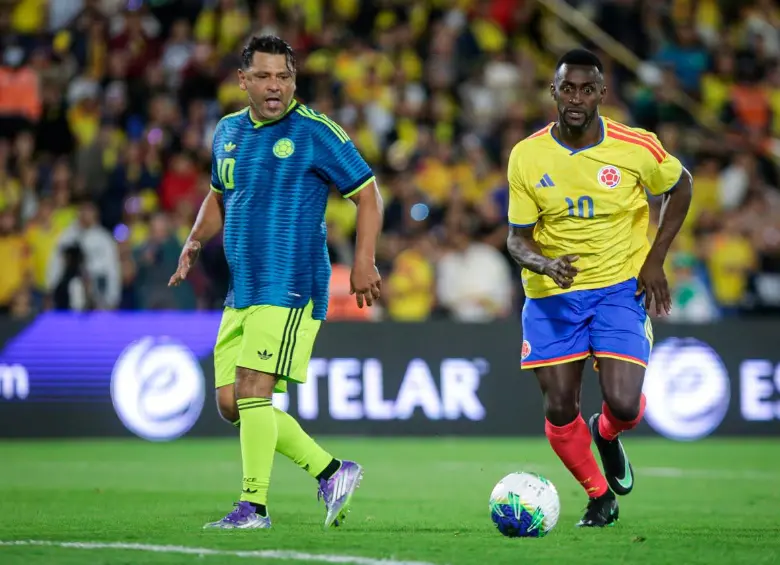 Jackson Martínez pudo en aprietos a sus colegas, entre ellos Gerardo Bedoya. FOTO COLPRENSA