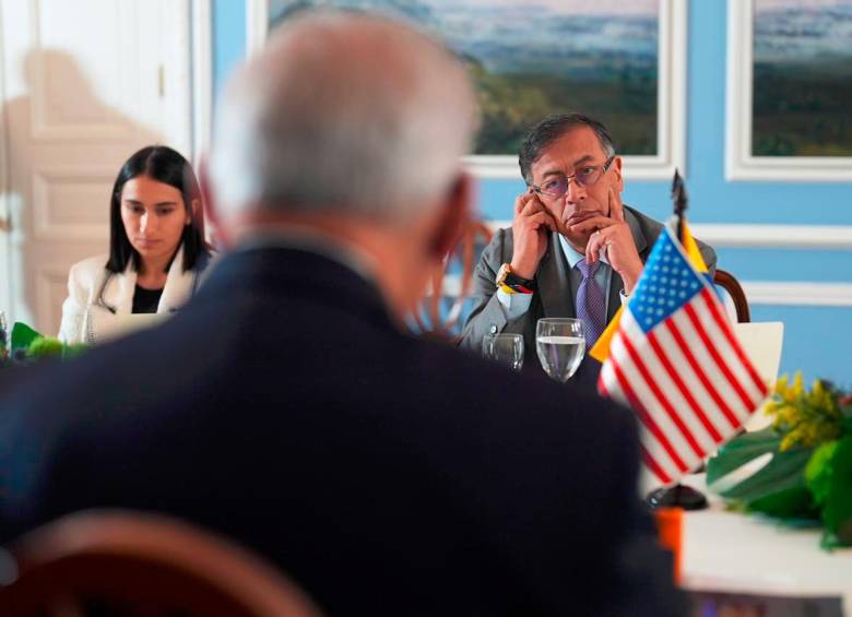 El presidente Gustavo Petro en su reunión con delegados del Congreso de Estados Unidos el 18 de octubre en Colombia. FOTO: CORTESÍA PRESIDENCIA