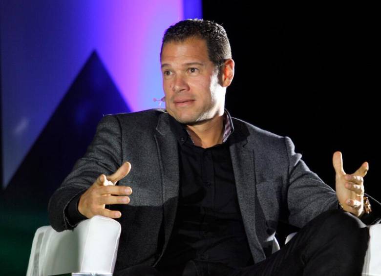 Óscar Córdoba le dijo a Mauricio Navarro de Bedout que ya era hora que Nacional tuviera un técnico definido para la próxima Libertadores, sobre todo por lo grande que es este club en Colombia. FOTO COLPRENSA