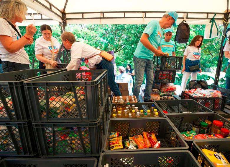 Con las 36 toneladas de alimentos se podrán garantizar 86.000 platos de comida a las comunidades más necesarias de la ciudad. FOTO: CORTESÍA ALCALDÍA DE MEDELLÍN