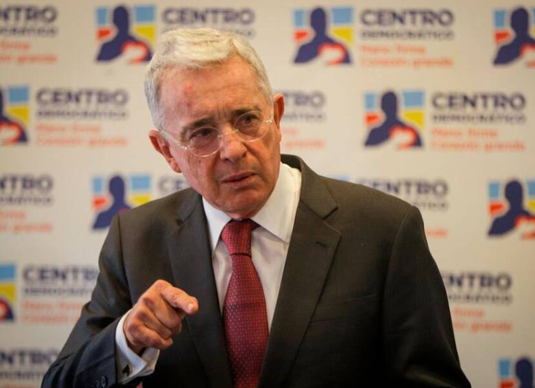 Álvaro Uribe aseguró que tomó la decisión de “persistir como un disidente” en medio del masivo apoyo que han recibido los proyectos políticos de izquierda en la región. FOTO COLPRENSA