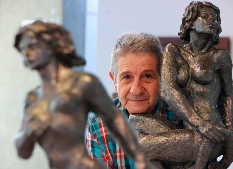 El maestro Miguel Ángel Betancur lleva más de medio siglo haciendo esculturas. Su trabajo parte de los postulados del movimiento Bachué, un grupo artístico de mediados del siglo XX. FOTO MANUEL SALDARRIAGA
