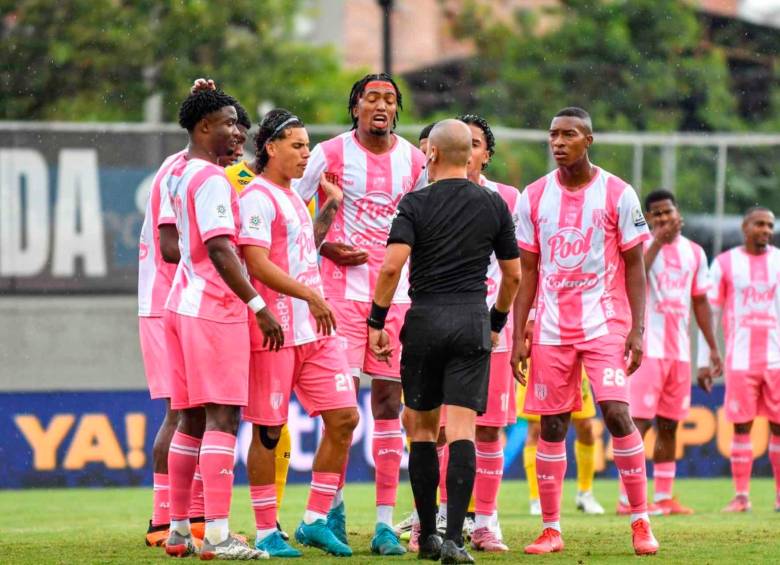 Envigado se convirtió en el primer equipo en perder la categoría en 2025, matemáticamente ya no le da para mantenerse en la A. FOTO COLPRENSA 