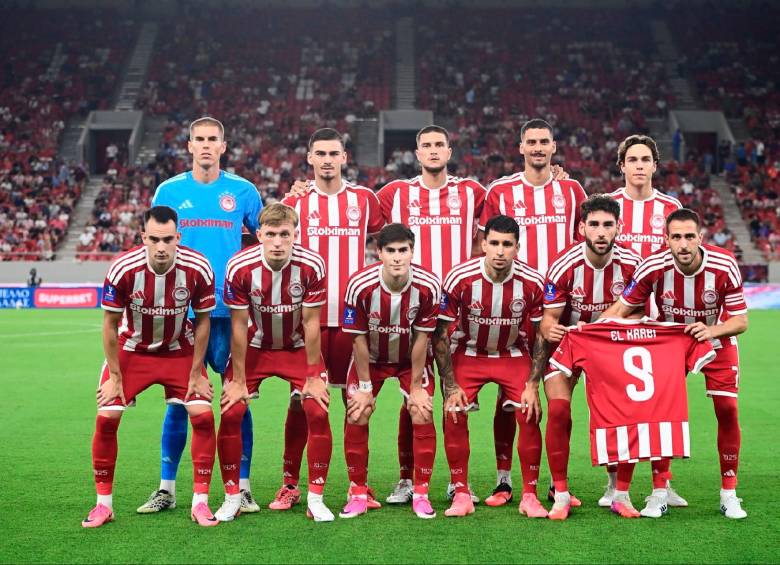 Gustavo Puerta fue titular con el Olympiacos en el estadio Georgios Karaiskakis, donde fue ovacionado por los hinchas. FOTO: X-OLYMPIACOS