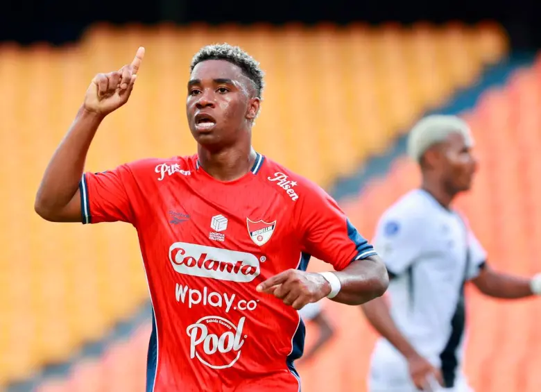 El futbolista Jhon Edwin Montaño anotó el gol del Medellín al final del primer tiempo. Foto: Manuel Saldarriaga