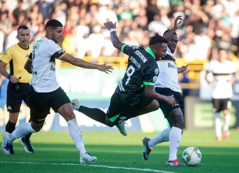 Nacional recibirá al Internacional de Bogotá, este martes, para abrir los duelos de vuelta de la Liga. FOTO COLPRENSA