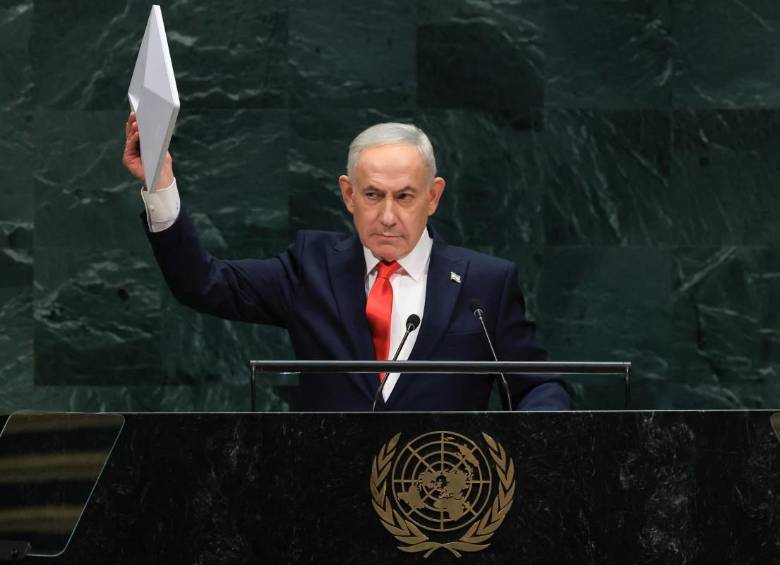 El primer ministro israelí, Benjamin Netanyahu, durante su discurso ante la Asamblea General de la ONU, marcado por la salida de decenas de delegados y los abucheos de quienes permanecieron en el recinto. FOTO: AFP.