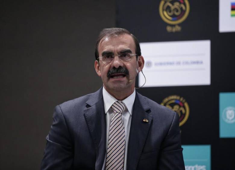El exdirector de la Policía, Rodolfo Palomino, en una conferencia de prensa. FOTO: COLPRENSA. 