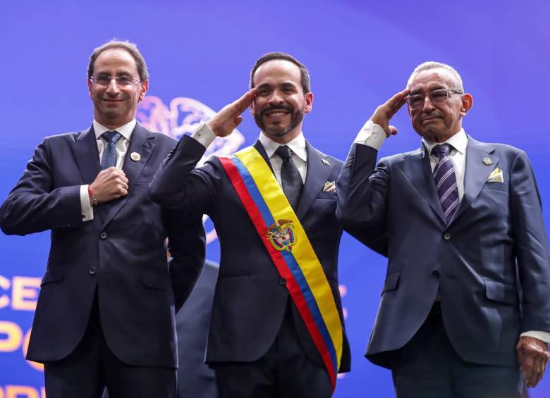 Con la banda cruzando el pecho de Abelardo de la Espriella, Colombia comenzó oficialmente un nuevo ciclo político. FOTO: PRESIDENCIA