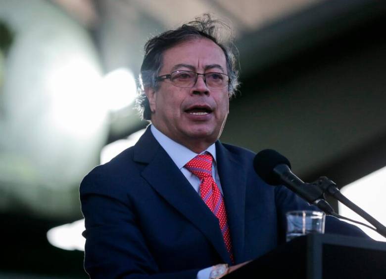 Gustavo Petro hizo el anuncio en medio de la posesión del superintendente de Salud, Luis Carlos Leal. FOTO COLPRENSA