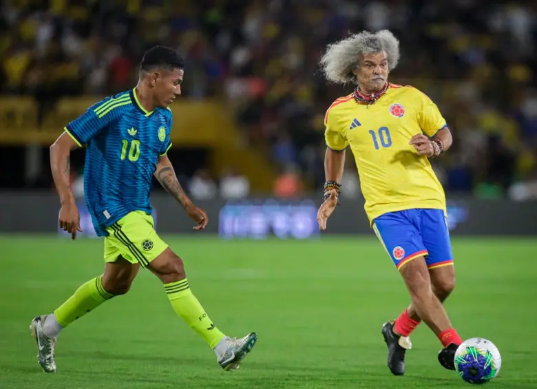 Carlos ‘El Pibe’ Valderrama Y Alexander Mejía, entre las figuras del fútbol nacional compartieron este viernes en El Campín. FOTO: CORTESÍA CRISTIAN BAYONA