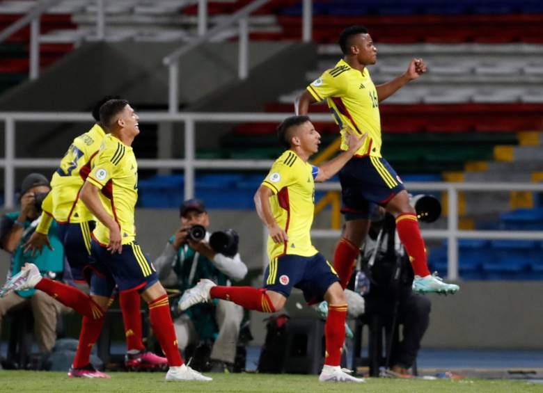 La Selección Colombia venció a Perú 2-1, con tantos de Óscar Cortés, en el Pascual Guerrero. Este lunes los locales descansan con la tranquilidad de sumar cuatro puntos en la tabla. FOTO efe