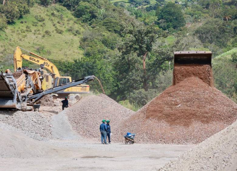 Diariamente en la planta RIC, vinculada a EPM, se procesan hasta 1.000 toneladas de residuos de construcción y demolición. FOTO MANUEL SALDARRIAGA.