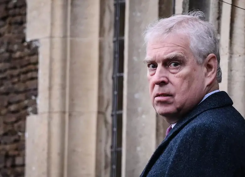 Diputados británicos impulsan una moción para revelar documentos sobre su nombramiento en 2001. FOTO: AFP.