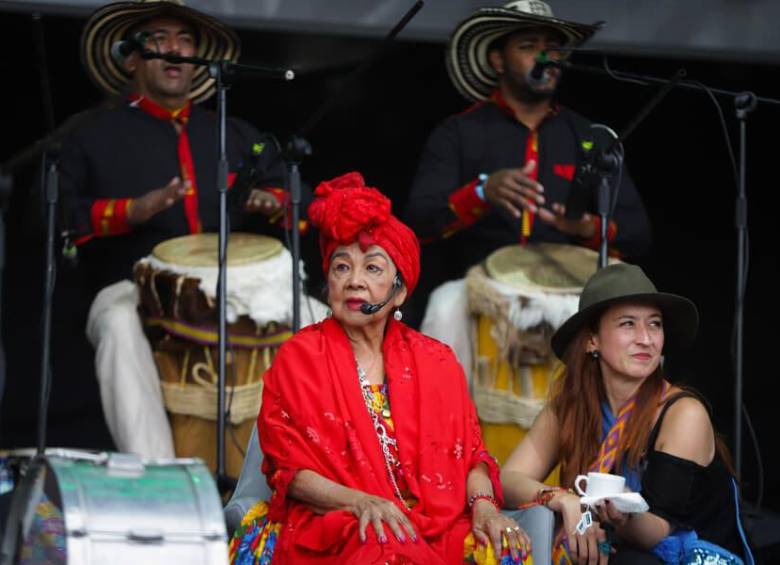 Totó la Momposina dedicó más de 50 años a preservar los ritmos y tradiciones del Caribe colombiano, llevando su música a escenarios de Europa, Estados Unidos y América Latina. FOTO: Colprensa. 
