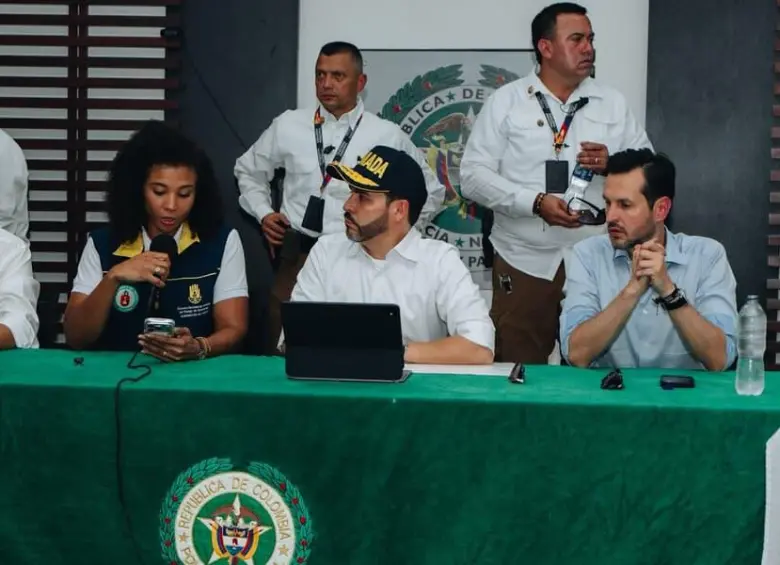 El presidente Abelardo de la Espriella anunció en Chocó un apoyo de $875.452 mensuales durante tres meses para familias que perdieron su vivienda o quedaron con casas inhabitables tras el terremoto del 10 de agosto. FOTO: Colprensa. 