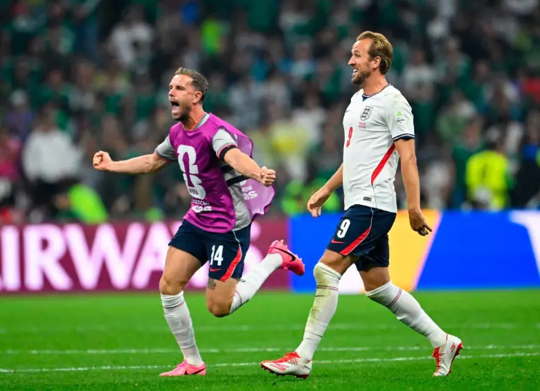 El volante inglés Jordan Henderson es uno de los líderes que tiene la selección de su país en Norteamérica 2026. En la foto festeja junto a Harry Kane. Foto: AFP