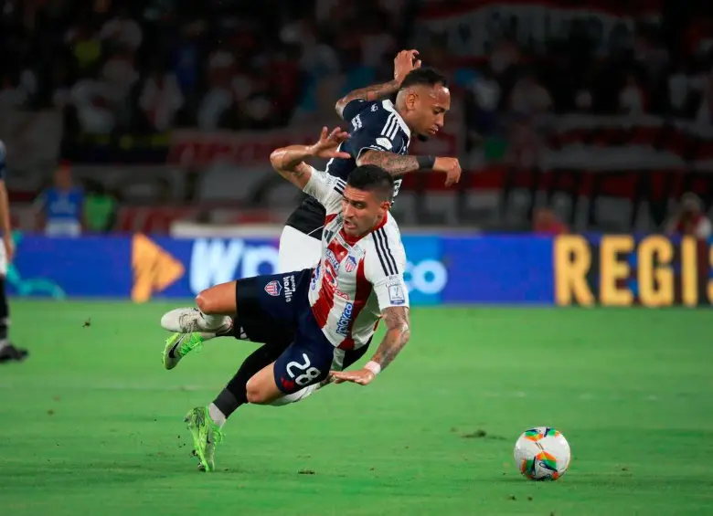 Jarlan barrera durante una de las acciones de juego en el duelo frente al Junior. FOTO COLPRENSA