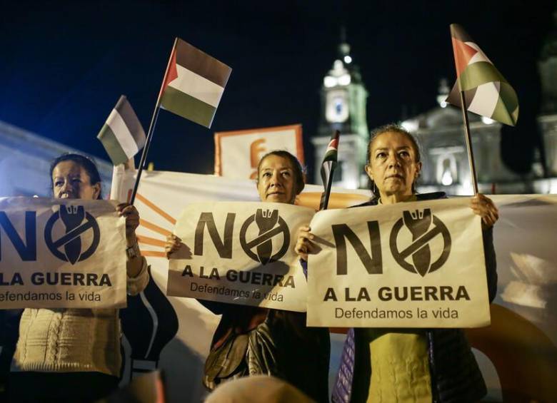 Cientos de personas participaron de la marcha en conmemoración del Día mundial de solidaridad con Palestina en noviembre del 2023. FOTO: Colprensa.