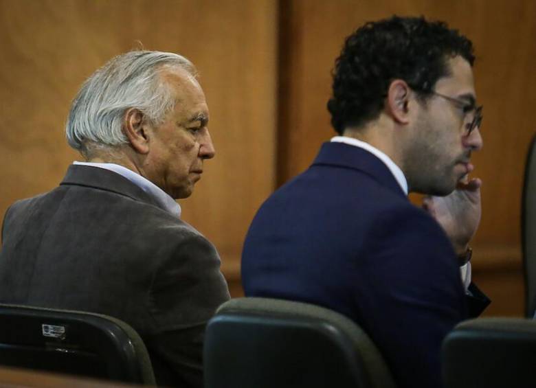 El Tribunal Superior de Bogotá dio orden de captura a los exministros Ricardo Bonilla, quien asistió de manera presencial, y Luis Fernando Velasco, de forma virtual, por los presuntos actos de corrupción dentro de la Unidad de Gestión de Riesgo (UNGRD). Foto: Colprensa