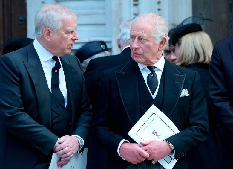 El príncipe Andrés deberá abandonar su residencia real y perderá sus títulos por el caso Epstein. FOTO: AFP.